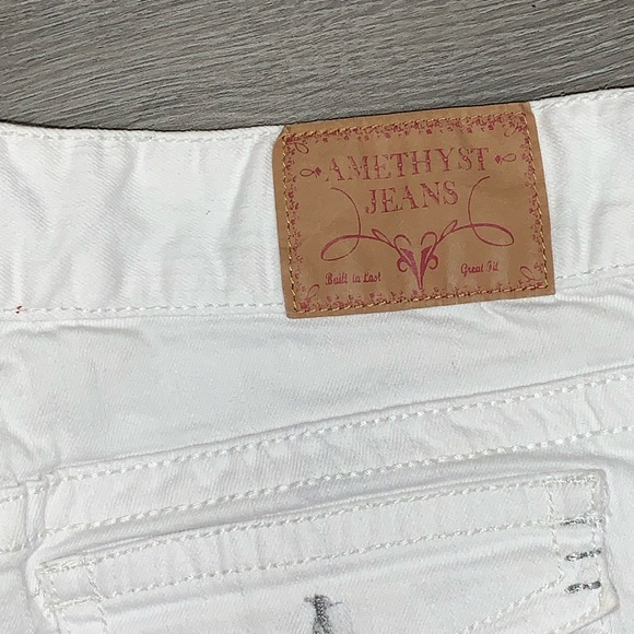 Amethiyst Jean shorts. - Picture 4 of 6